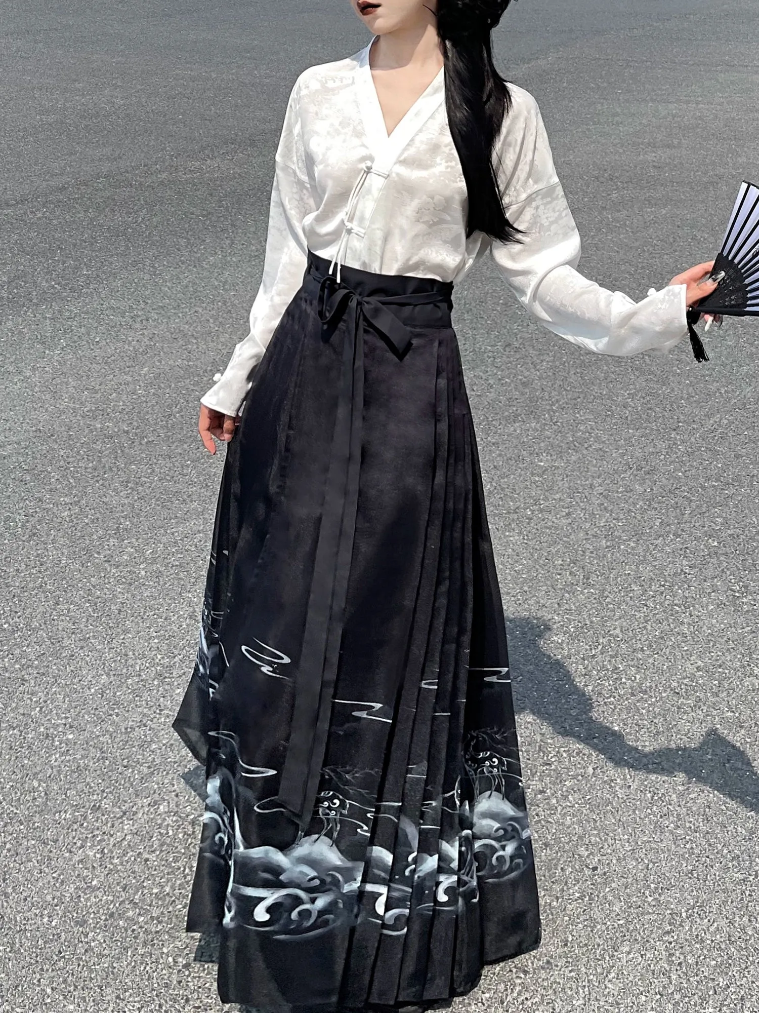 New Chinese Style | Black & White Shirt Women's Horse Face Skirt Suit