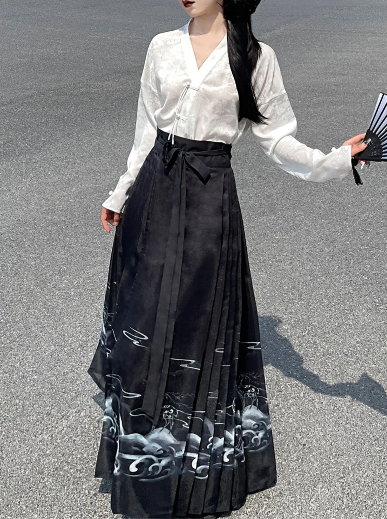 New Chinese Style | Black & White Shirt Women's Horse Face Skirt Suit