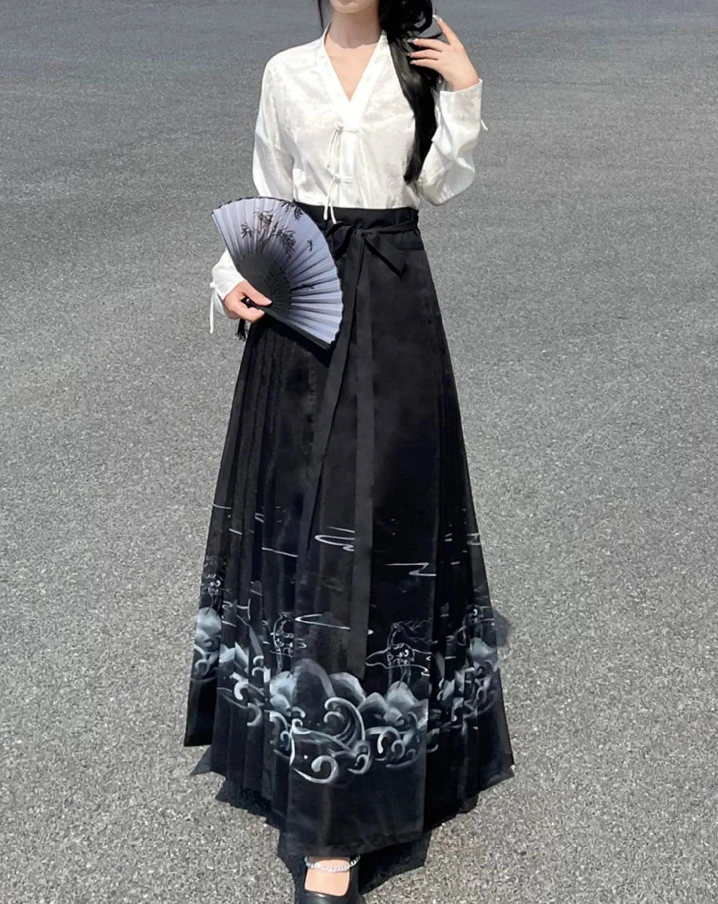 New Chinese Style | Black & White Shirt Women's Horse Face Skirt Suit