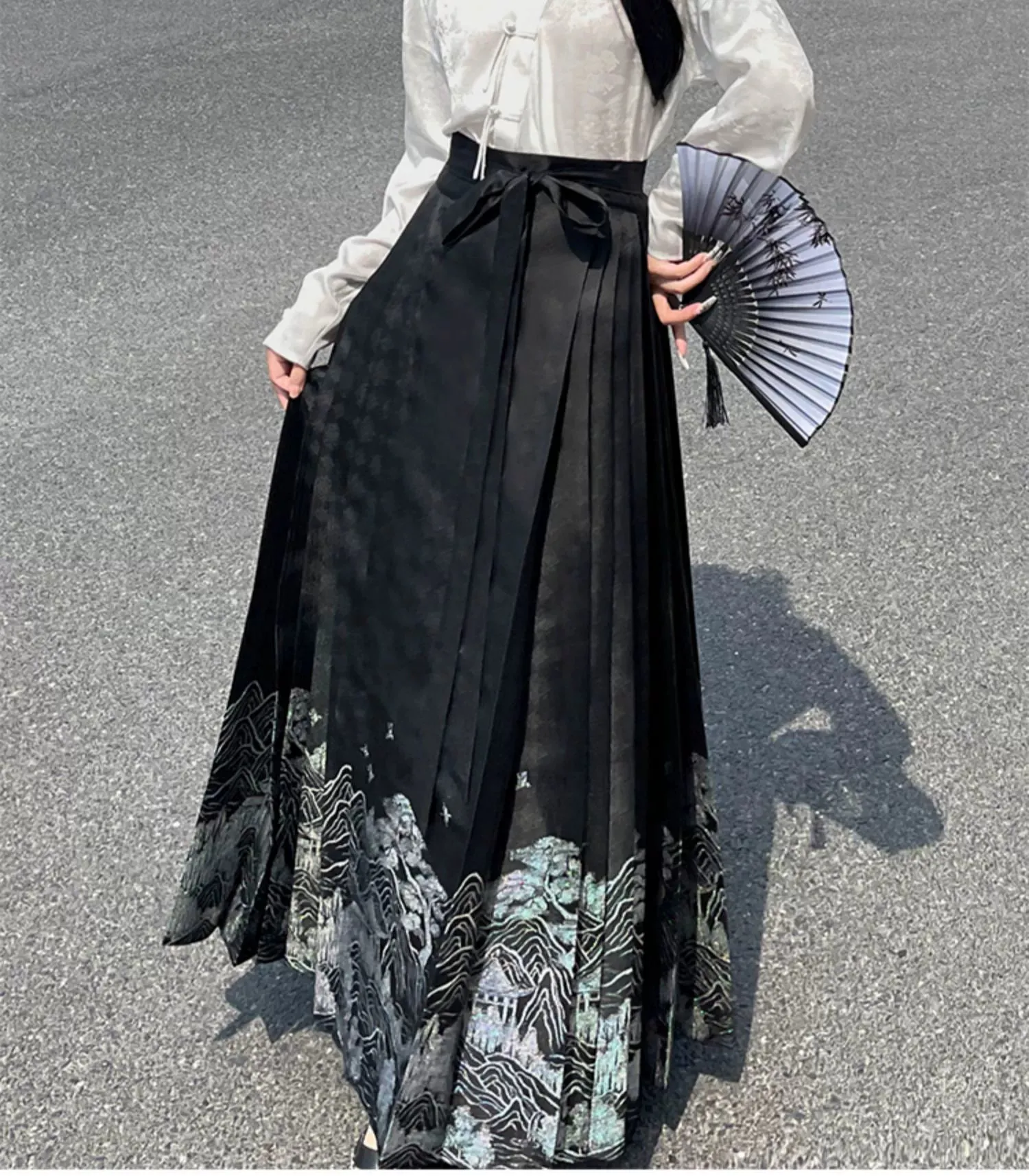 New Chinese Style | Black & White Shirt Women's Horse Face Skirt Suit