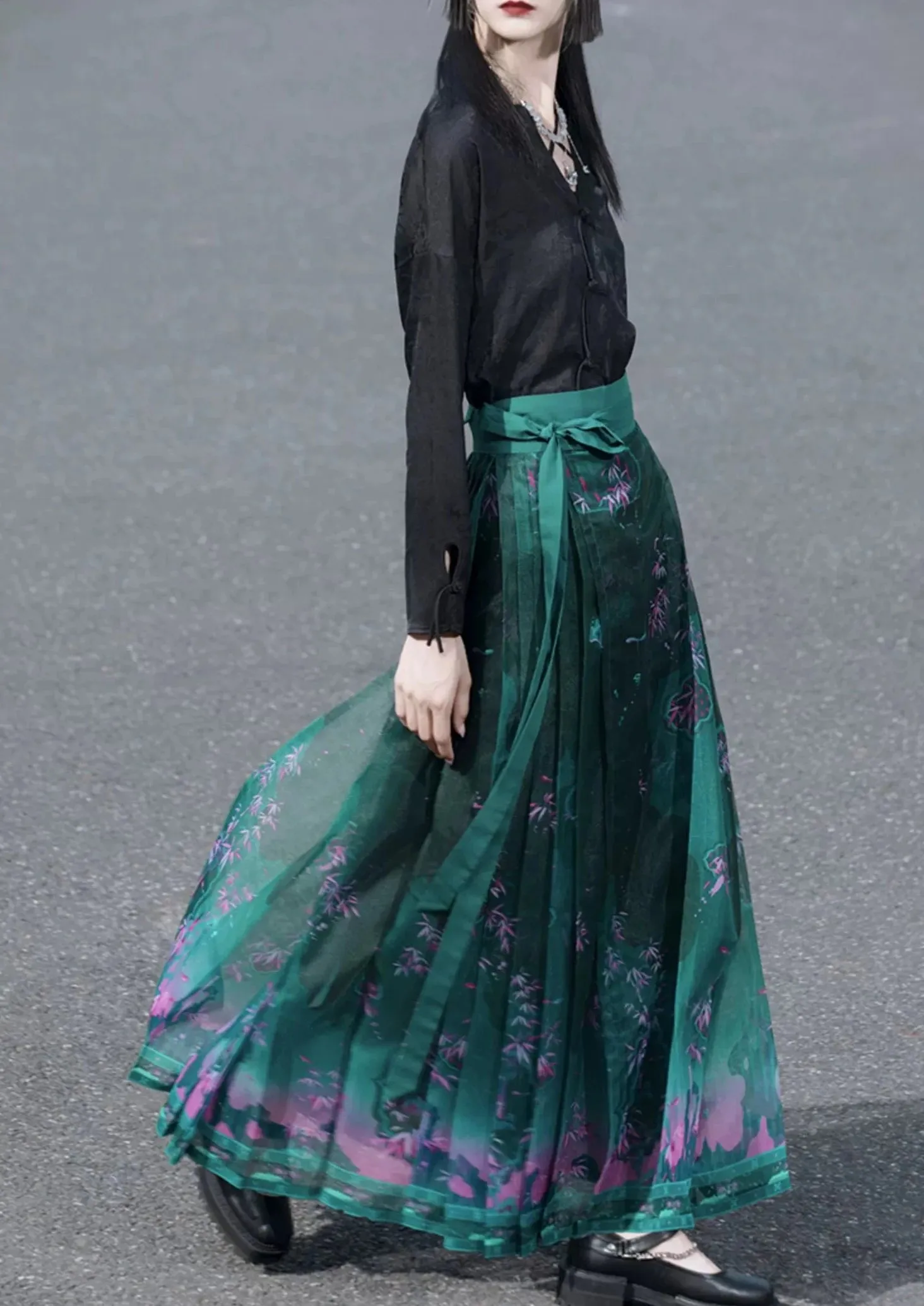 New Chinese Style | Black & White Shirt Women's Horse Face Skirt Suit