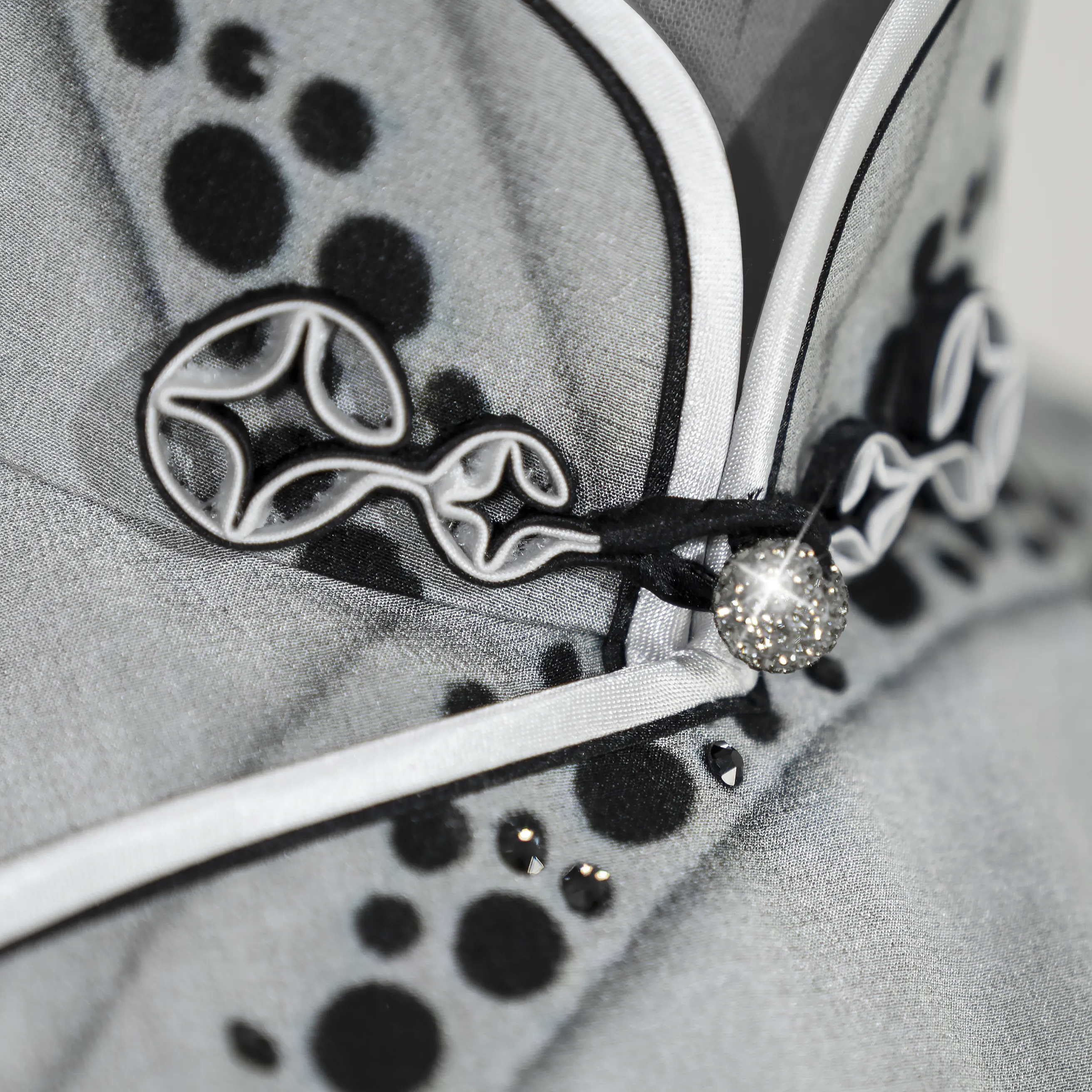 【PROSPERITY】Masterpiece Collection Haute Couture 100% Silk Cheongsam (Cap Sleeve/Tailored Fit)